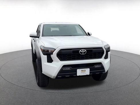 Used 2025 Toyota Tacoma TRD Off-Road image 3