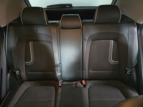 Used 2024 Hyundai Venue Limited image 17