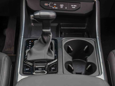 Used 2025 Kia Carnival SX Prestige FWD image 14