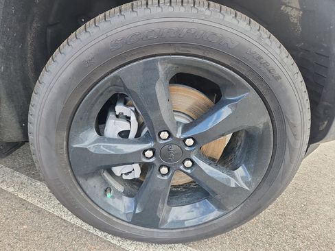 New 2025 Jeep Grand Cherokee L Limited w/ Black Appearance Package image 8