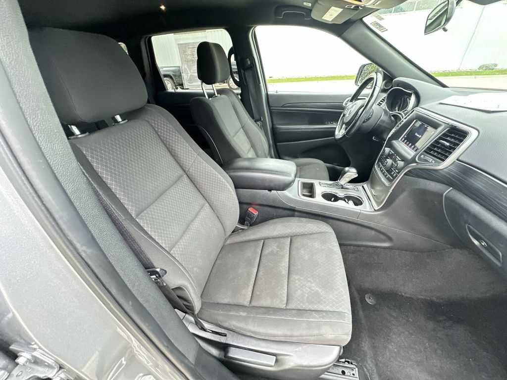 Used 2021 Jeep Grand Cherokee Laredo RWD image 26