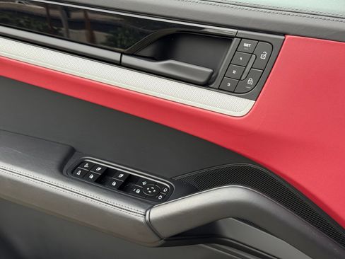Certified 2024 Porsche Cayenne S AWD/4WD image 28