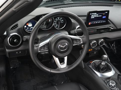 Used 2022 MAZDA MX-5 Miata Grand Touring w/ Appearance Package RWD image 16