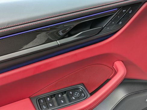 Certified 2025 Porsche Macan Electric image 15