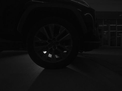 Used 2019 Toyota RAV4 XLE Premium image 3