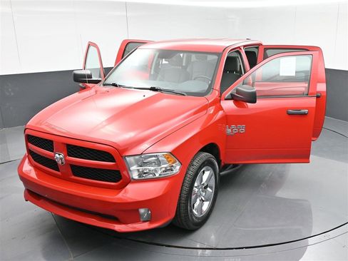 Used 2019 RAM 1500 Express w/ Express Value Package AWD/4WD image 39
