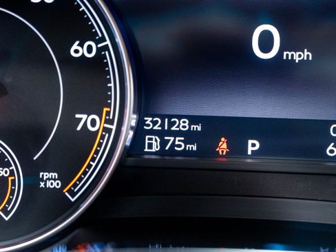 Used 2020 Bentley Bentayga AWD/4WD image 17