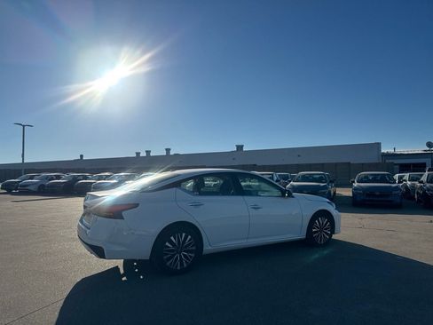 Certified 2025 Nissan Altima 2.5 SV FWD image 12