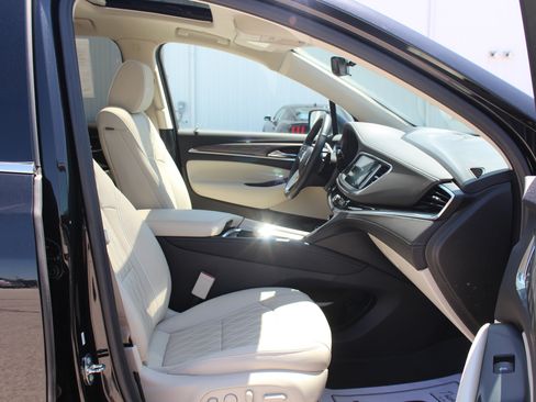 Used 2023 Buick Enclave Avenir w/ Avenir Technology Package AWD/4WD image 27