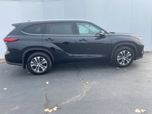 Used 2022 Toyota Highlander XLE image 14