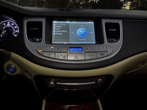 Used 2012 Hyundai Genesis 5.0 image 18