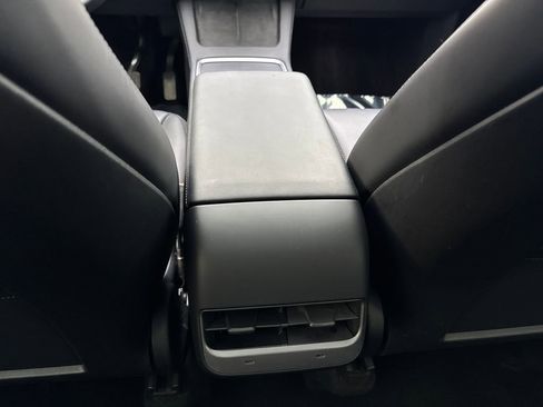 Used 2023 Tesla Model Y Long Range AWD/4WD image 64