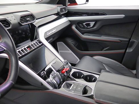 Used 2020 Lamborghini Urus AWD/4WD image 41