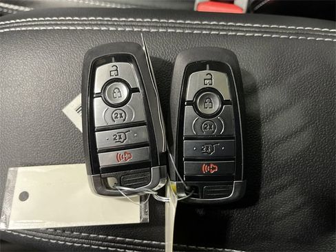 Used 2025 Ford Escape SE w/ PHEV Premium Package image 33