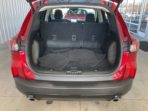 Used 2022 Ford Escape SE w/ SE Sport Appearance Package image 19