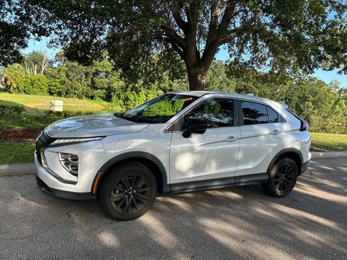 Used 2023 Mitsubishi Eclipse Cross LE AWD/4WD image 2