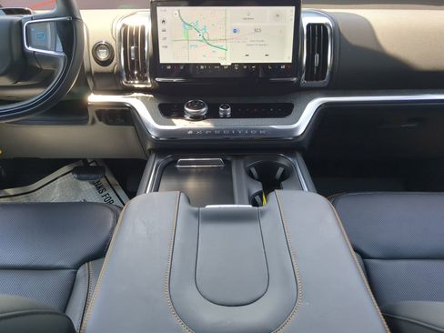 Used 2025 Ford Expedition Tremor AWD/4WD image 45