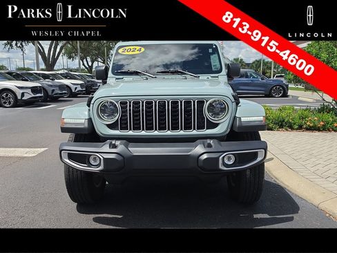 Used 2024 Jeep Wrangler Unlimited Sahara w/ Technology Group AWD/4WD image 2