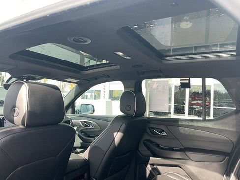 Used 2022 Chevrolet Traverse Premier image 18