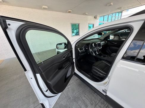 Used 2023 GMC Acadia SLT w/ Elevation Edition FWD image 11