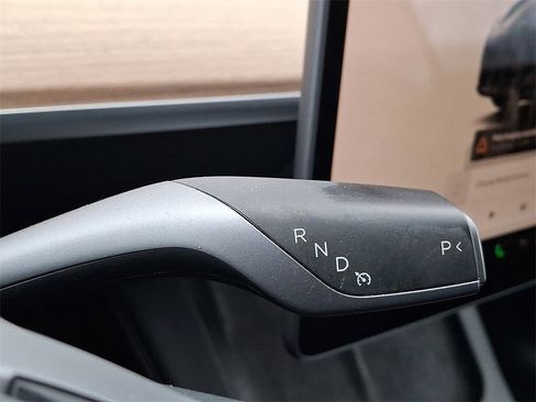 Used 2022 Tesla Model Y Performance image 15