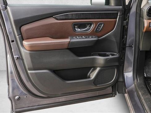 Used 2023 Honda Pilot Elite image 12