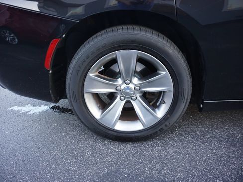 Used 2015 Dodge Charger SXT RWD image 26