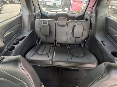 Used 2024 Chrysler Pacifica Touring-L w/ S Appearance Package image 27