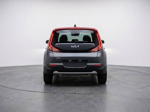Used 2025 Kia Soul LX w/ LX Technology Package FWD image 7