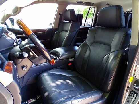 Used 2016 Lexus LX 570 4WD w/ Luxury Package image 20