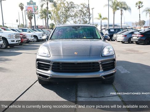 Used 2023 Porsche Cayenne Platinum Edition image 9