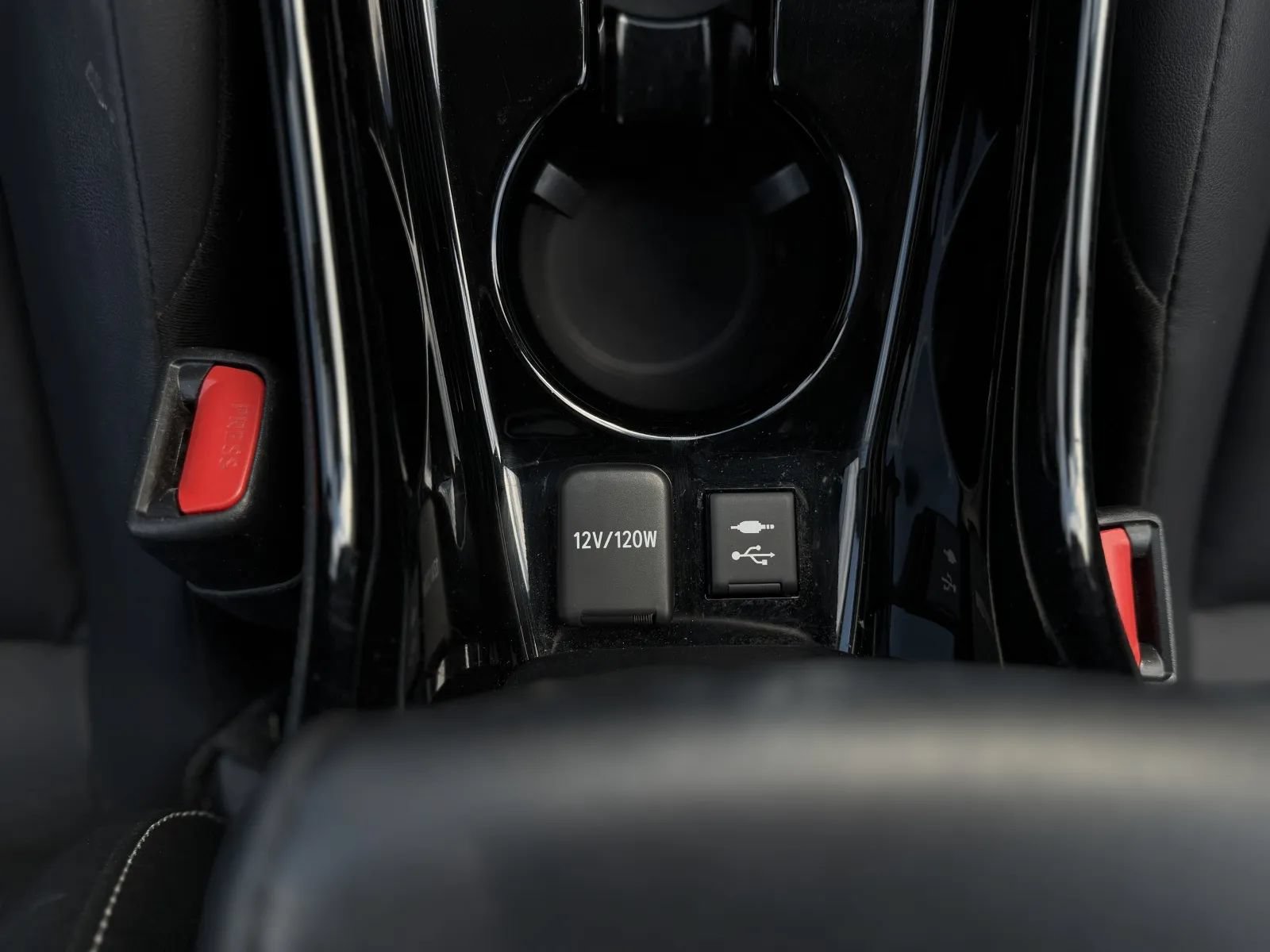 Used 2020 Toyota Prius Prime XLE FWD image 33