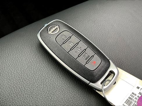 Used 2023 Nissan Rogue SL w/ SL Premium Package image 14