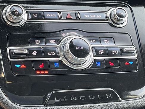 Used 2022 Lincoln Corsair AWD w/ Premium Package image 29