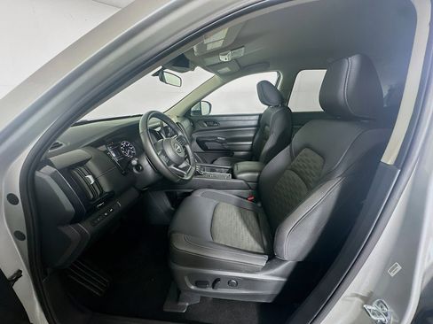 Used 2025 Nissan Pathfinder SV FWD image 13