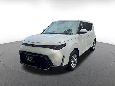 Used 2025 Kia Soul LX w/ LX Technology Package FWD image 4