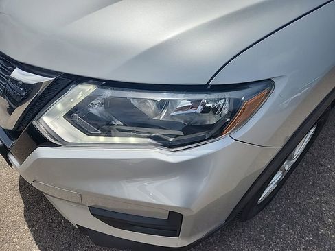 Used 2017 Nissan Rogue SV FWD image 6