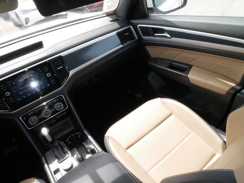 Certified 2023 Volkswagen Atlas Cross Sport SE AWD/4WD image 11