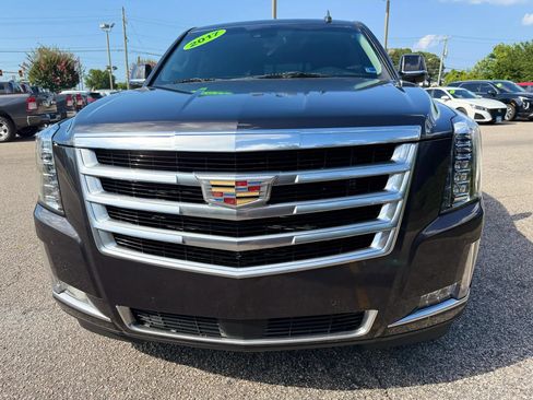 Used 2017 Cadillac Escalade Premium Luxury RWD image 3