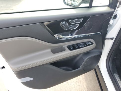 New 2026 Lincoln Corsair Premiere image 8