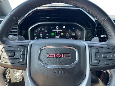 Used 2022 GMC Sierra 1500 Elevation w/ LPO, Elevation Black Package AWD/4WD image 17