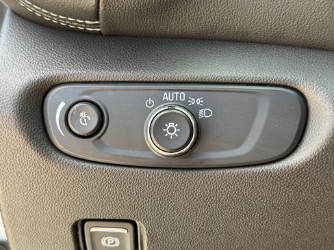 Used 2025 Chevrolet Blazer LT image 27