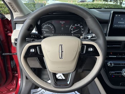 Used 2022 Lincoln Corsair FWD image 12