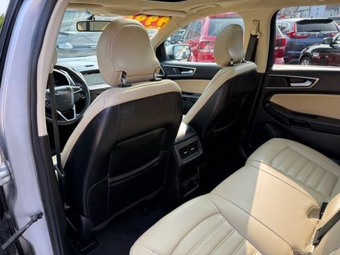Used 2018 Ford Edge SEL w/ Equipment Group 201A AWD/4WD image 16