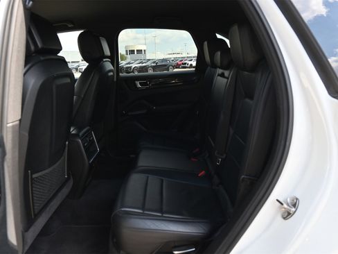 Used 2019 Porsche Cayenne image 19