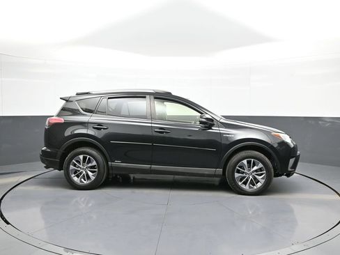 Certified 2018 Toyota RAV4 XLE w/ Convenience Package image 5