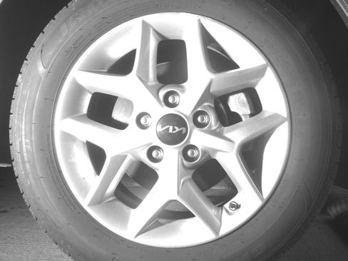 Used 2025 Kia Soul LX w/ LX Technology Package image 13