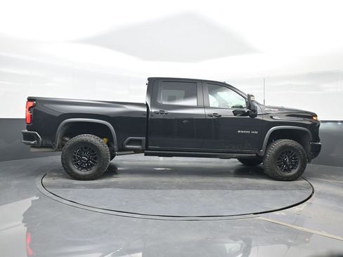 Used 2024 Chevrolet Silverado 2500 ZR2 w/ Technology Package image 7