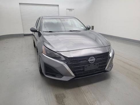 Used 2023 Nissan Altima 2.5 S FWD image 14