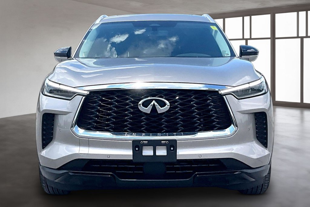 Used 2023 INFINITI QX60 Luxe w/ Performance Audio Package FWD image 2